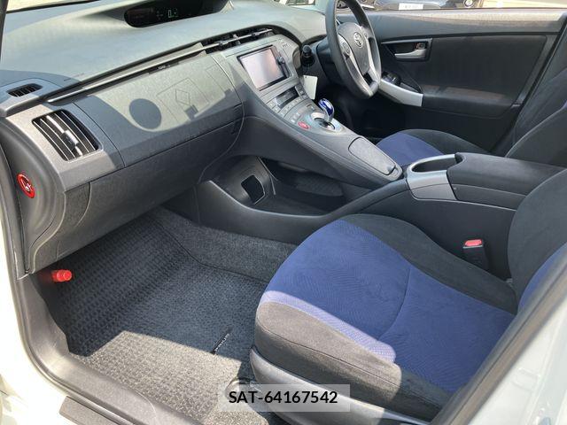 Toyota PRIUS 2014-03 8101309-11