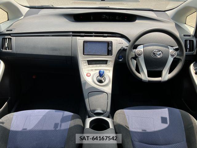 Toyota PRIUS 2014-03 8101309-1