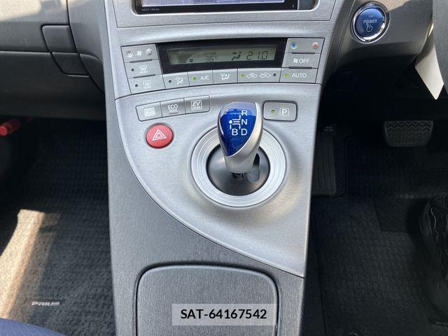 Toyota PRIUS 2014-03 8101309-21