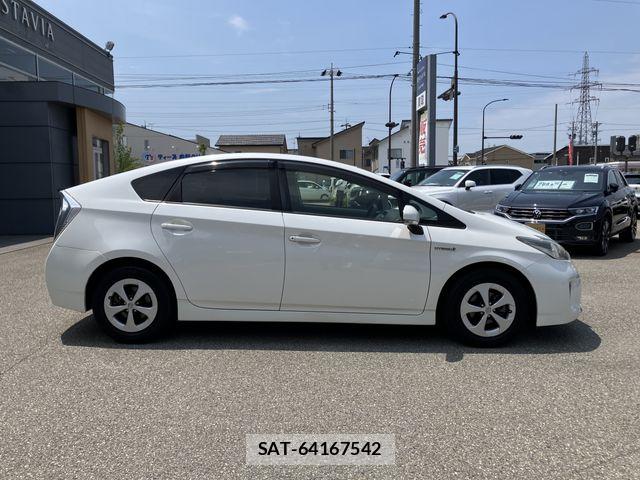 Toyota PRIUS 2014-03 8101309-5