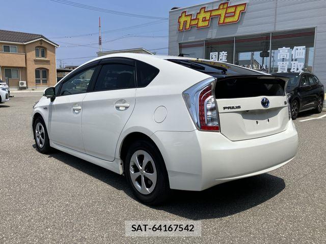 Toyota PRIUS 2014-03 8101309-7