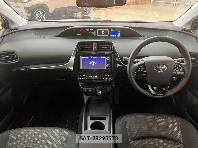 Toyota PRIUS 2021-06 8101263-1