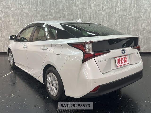 Toyota PRIUS 2021-06 8101263-8