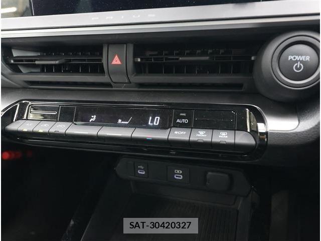 Toyota PRIUS 2023-11 8101257-10