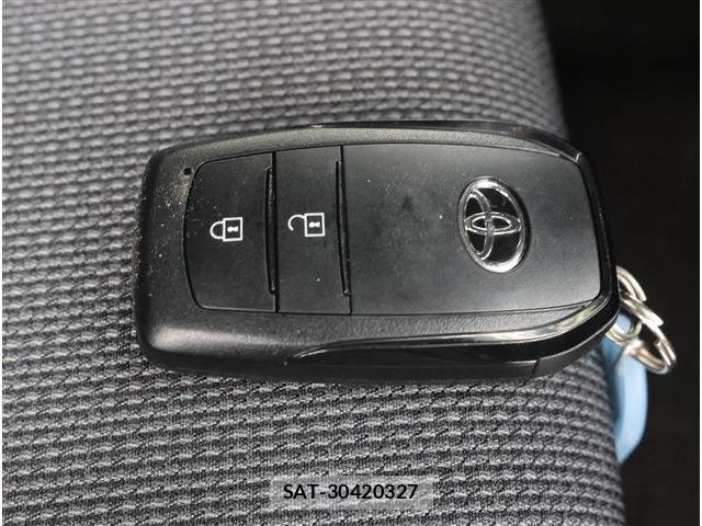 Toyota PRIUS 2023-11 8101257-18
