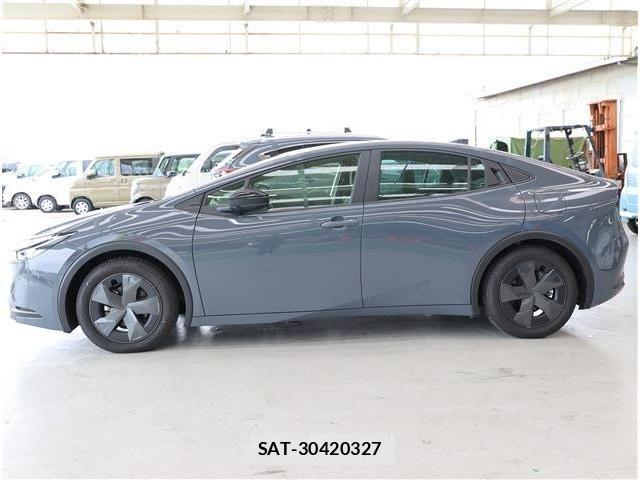 Toyota PRIUS 2023-11 8101257-25