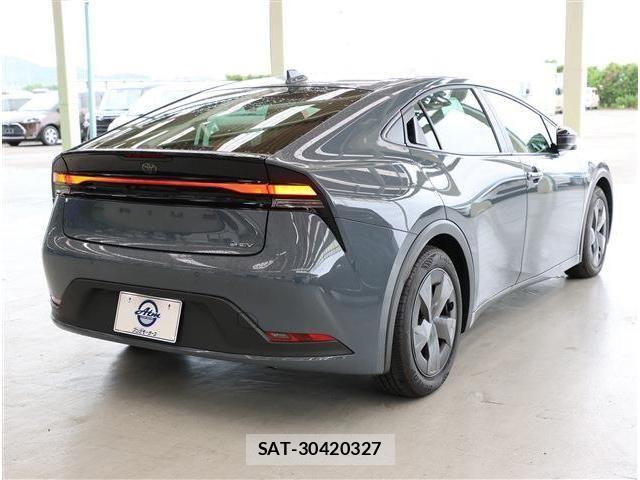 Toyota PRIUS 2023-11 8101257-6