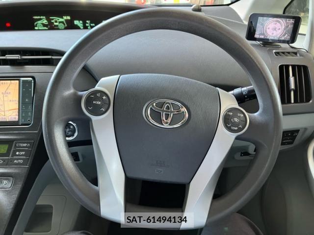 Toyota PRIUS 2011-02 8101347-12
