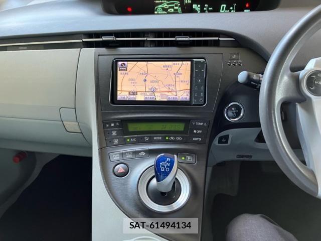 Toyota PRIUS 2011-02 8101347-14