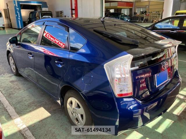 Toyota PRIUS 2011-02 8101347-6
