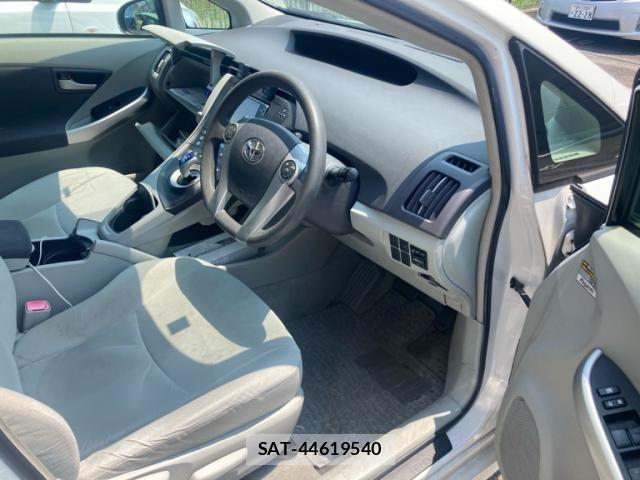 Toyota PRIUS 2010-03 8101339-11