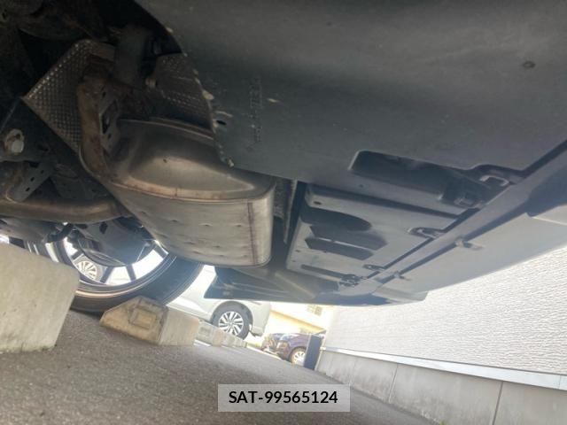 Toyota PRIUS 2019-04 8101267-9