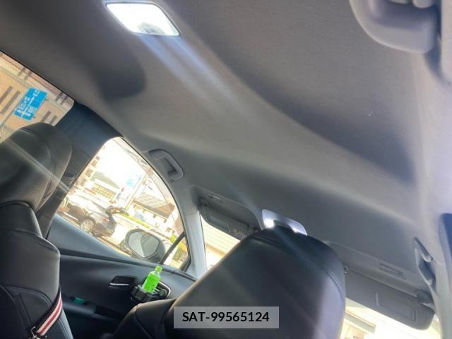 Toyota PRIUS 2019-04 8101267-12