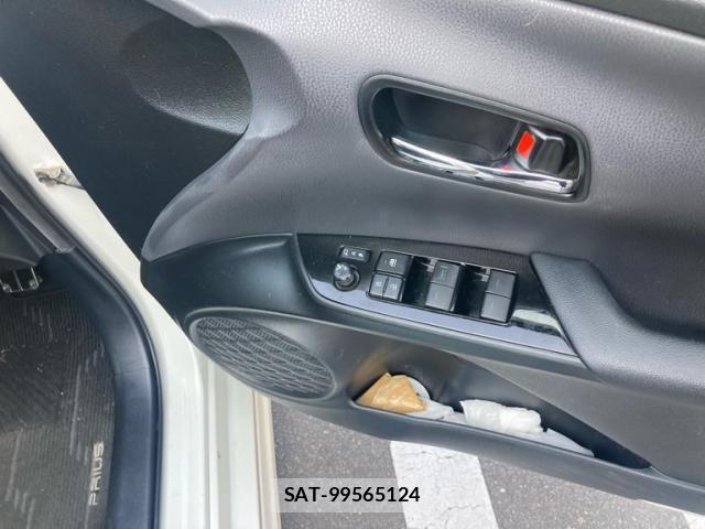 Toyota PRIUS 2019-04 8101267-13