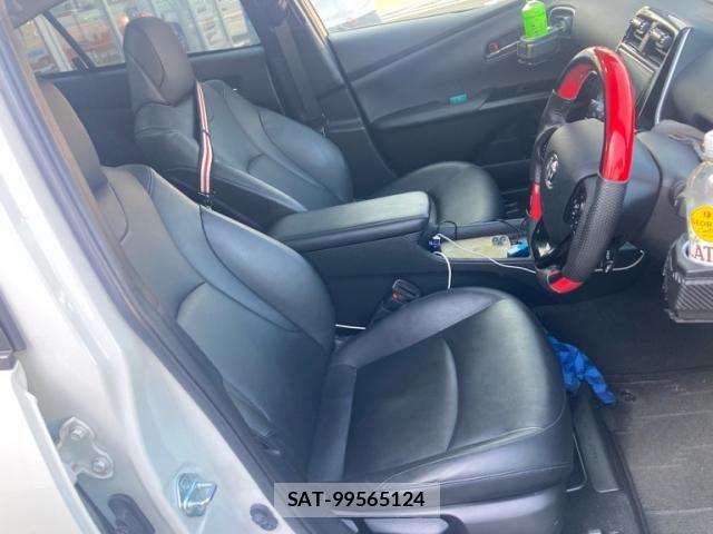 Toyota PRIUS 2019-04 8101267-14
