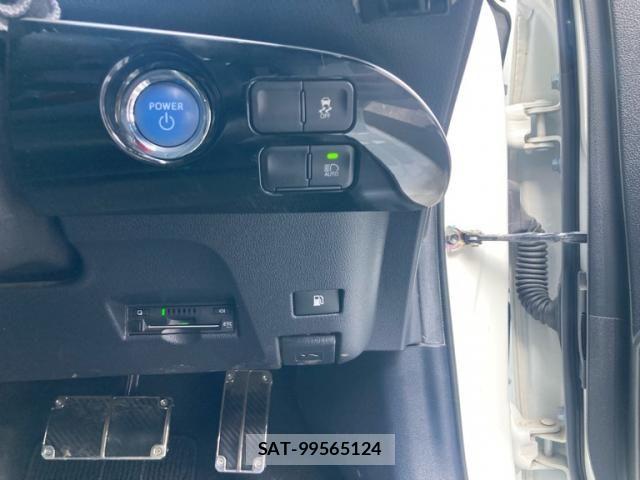 Toyota PRIUS 2019-04 8101267-15
