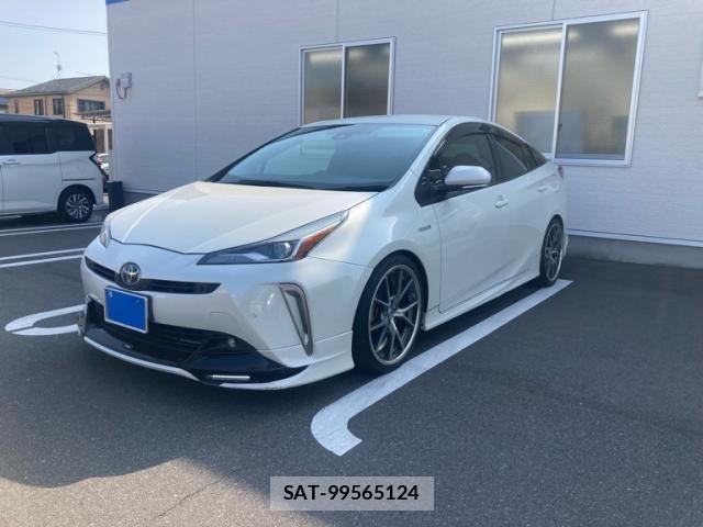 Toyota PRIUS 2019-04 8101267-1