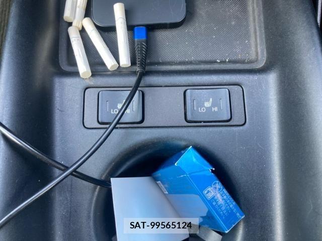 Toyota PRIUS 2019-04 8101267-20