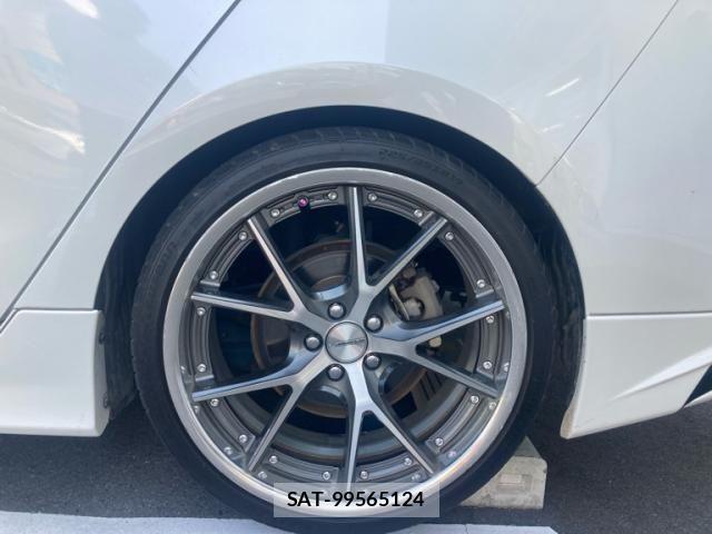 Toyota PRIUS 2019-04 8101267-6