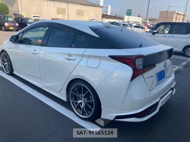 Toyota PRIUS 2019-04 8101267-7