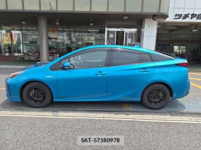 Toyota PRIUS 2019-08 8101276-11