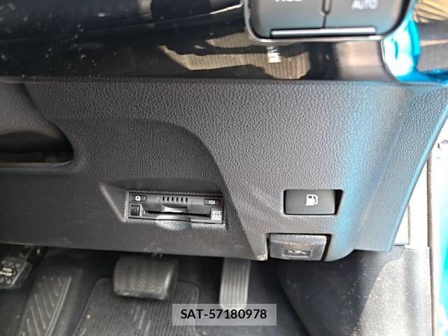 Toyota PRIUS 2019-08 8101276-17