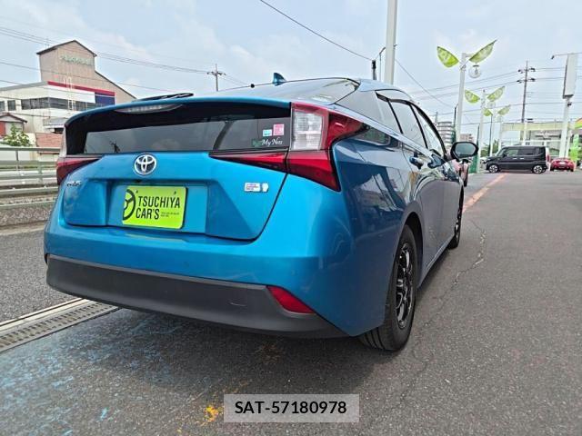 Toyota PRIUS 2019-08 8101276-1