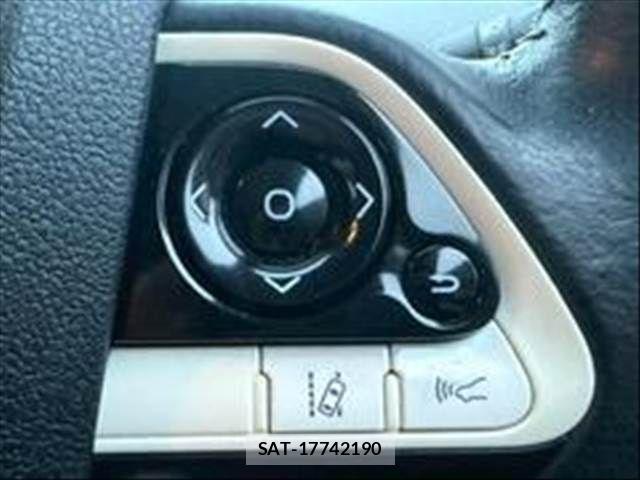 Toyota PRIUS 2016-05 8101283-13