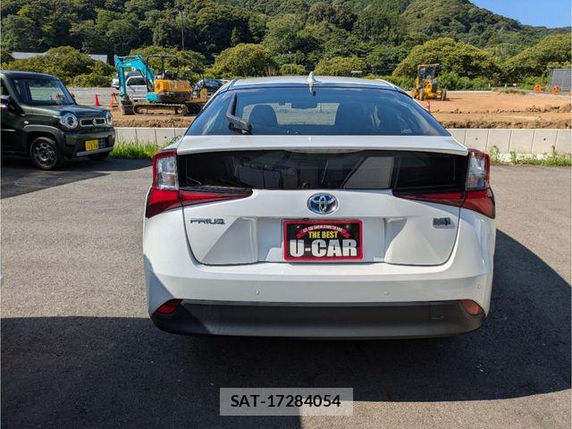 Toyota PRIUS 2021-05 8101265-2