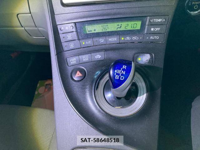 Toyota PRIUS 2010-03 8101334-12