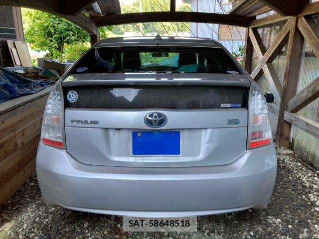 Toyota PRIUS 2010-03 8101334-3