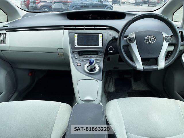 Toyota PRIUS 2011-11 8101312-1