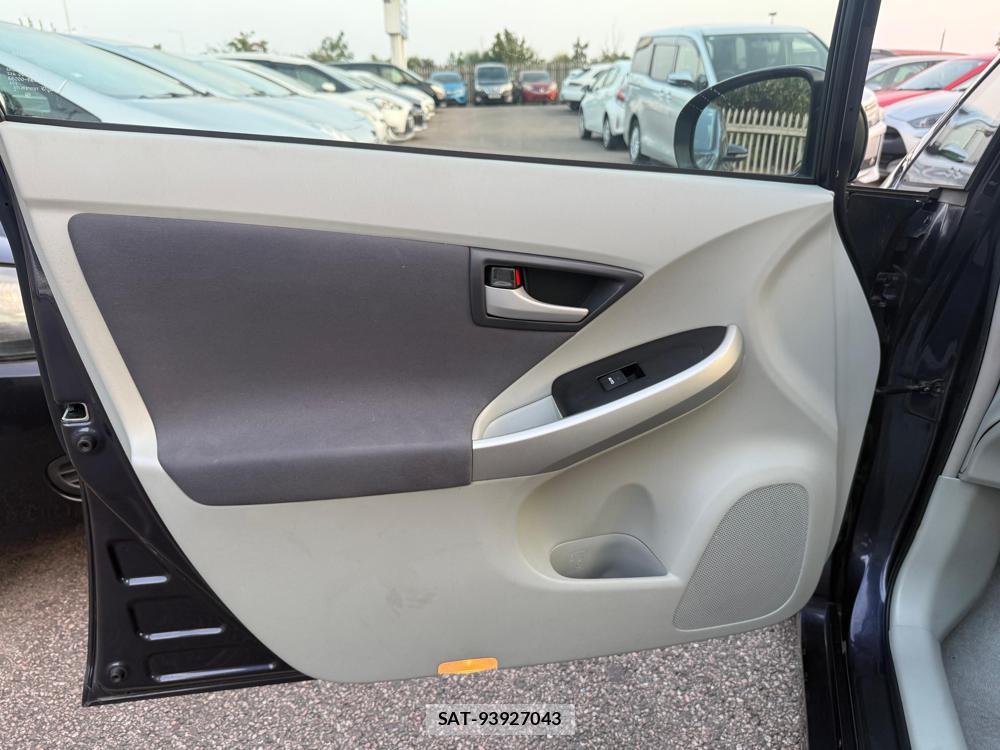 Toyota PRIUS 2010-12 1796015-27