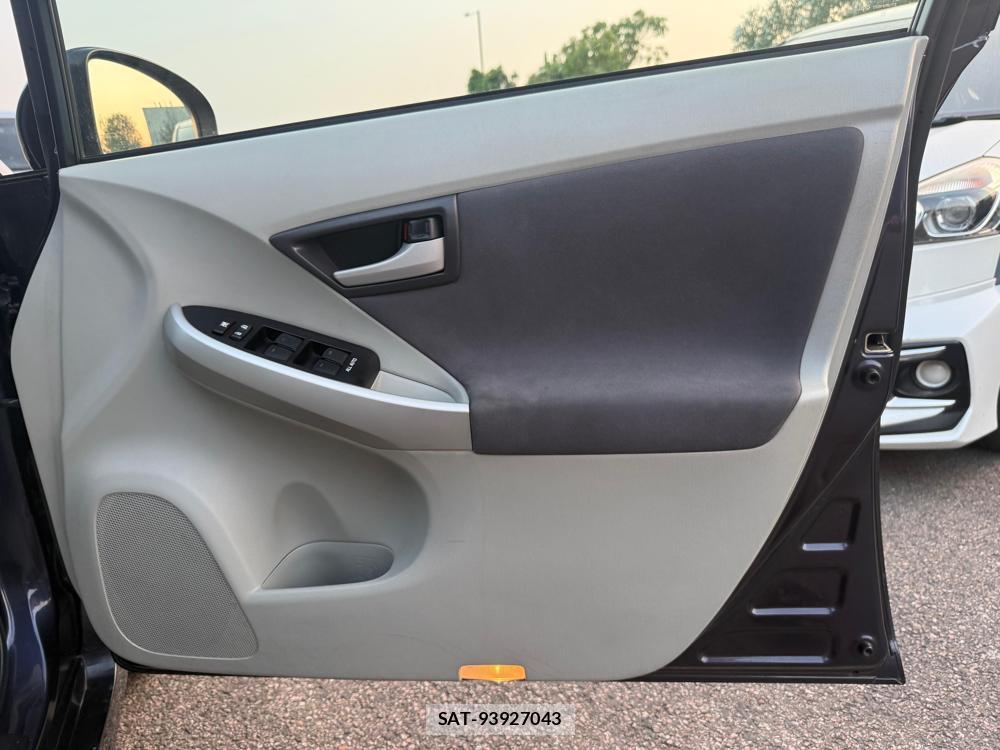 Toyota PRIUS 2010-12 1796015-30