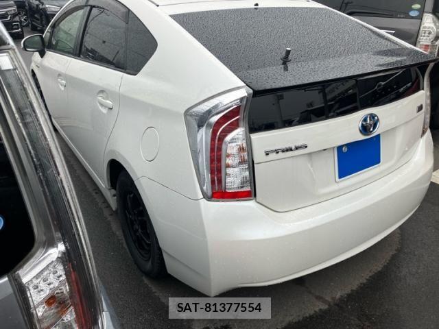 Toyota PRIUS 2013-12 8101329-4