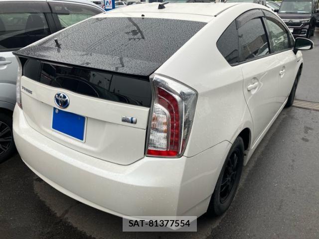 Toyota PRIUS 2013-12 8101329-5