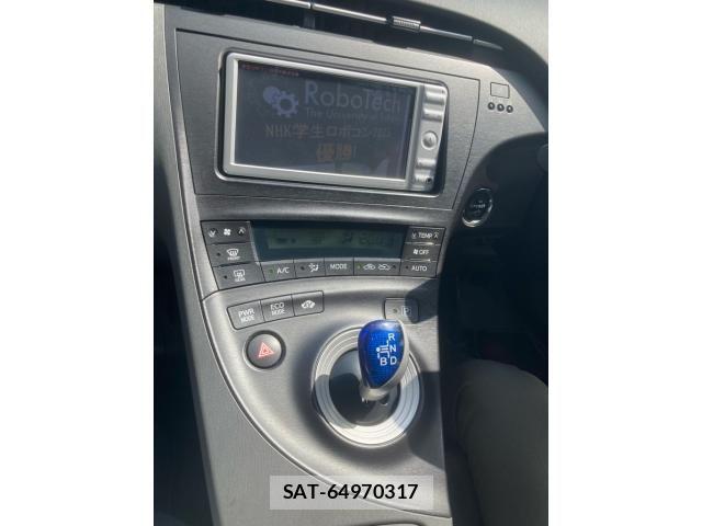 Toyota PRIUS 2010-07 8101330-17