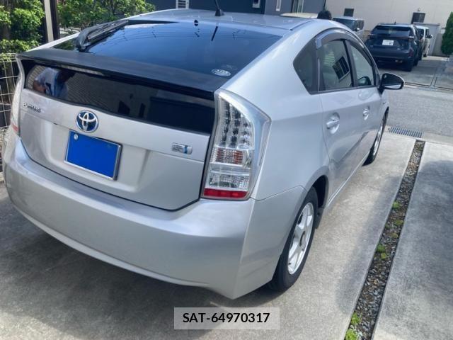 Toyota PRIUS 2010-07 8101330-5