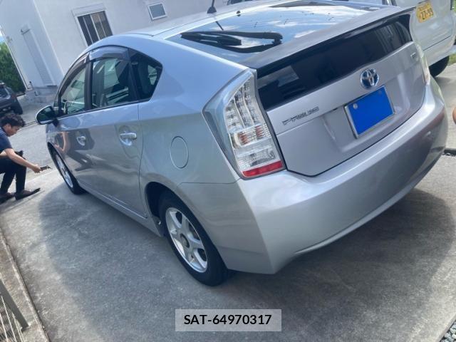 Toyota PRIUS 2010-07 8101330-6