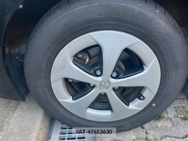 Toyota PRIUS 2013-06 8101318-10