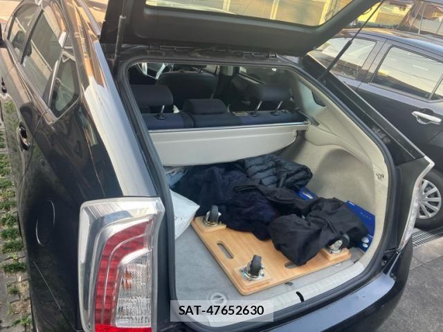 Toyota PRIUS 2013-06 8101318-12