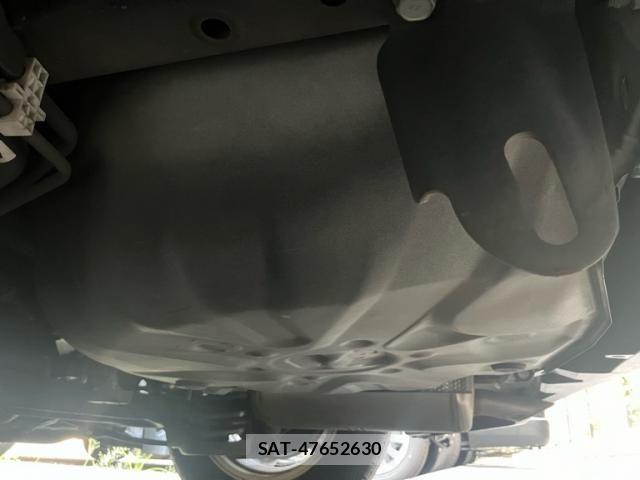 Toyota PRIUS 2013-06 8101318-13