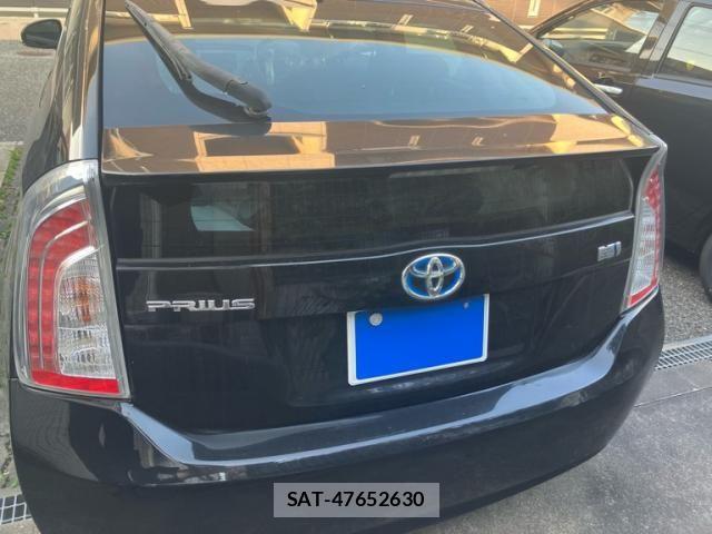 Toyota PRIUS 2013-06 8101318-1