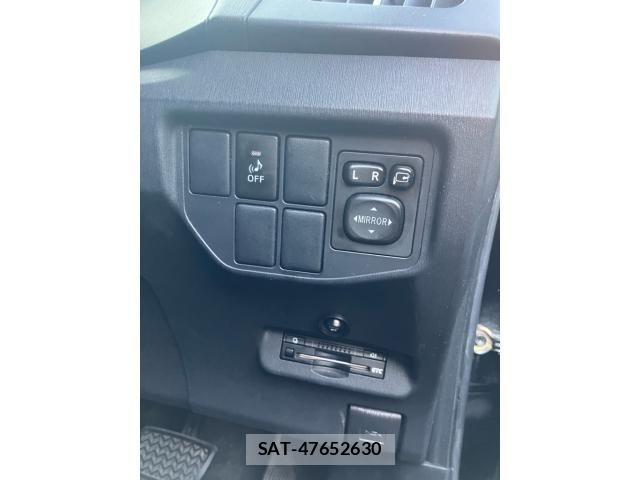 Toyota PRIUS 2013-06 8101318-19