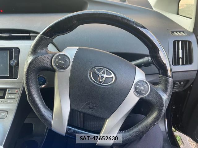 Toyota PRIUS 2013-06 8101318-22