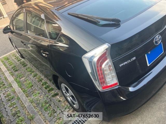 Toyota PRIUS 2013-06 8101318-4