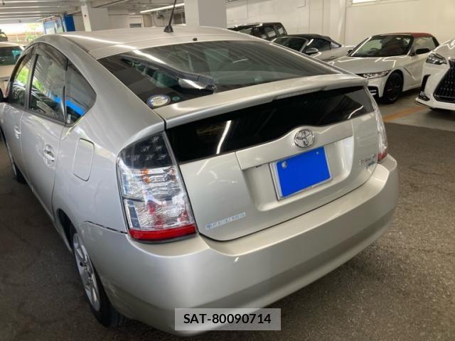 Toyota PRIUS 2005-01 8101327-3