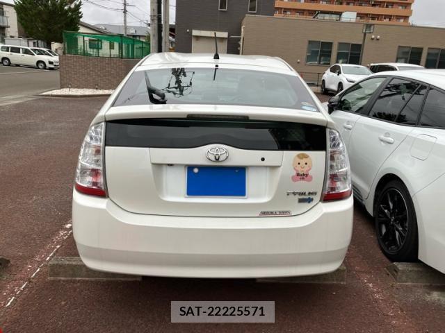Toyota PRIUS 2008-04 8101310-3