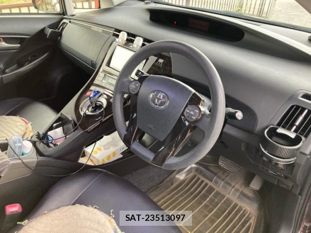 Toyota PRIUS 2013-03 8101346-13