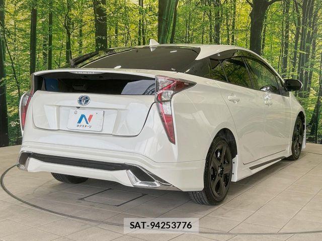 Toyota PRIUS 2017-07 8101280-16